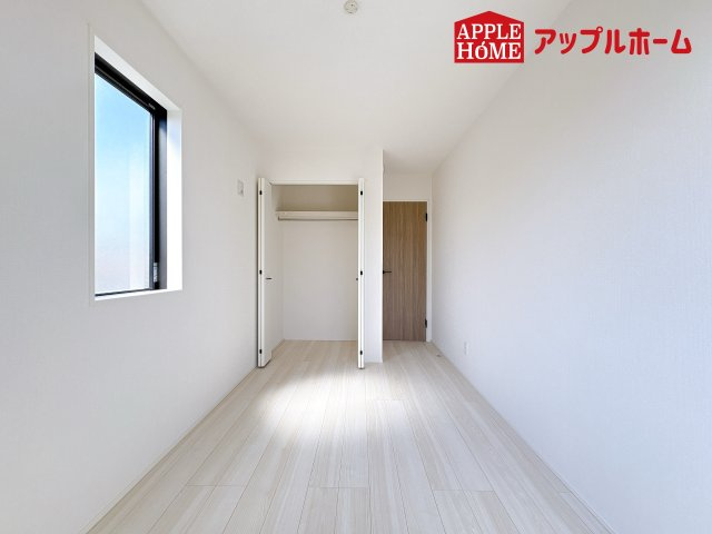 [新築住宅] 鴻巣市吹上本町 3期 全2棟の洋室|２階居室は全室収納あり！たっぷりある収納活用でお部屋もキレイを保てます♪