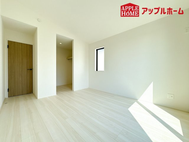 [新築住宅] 鴻巣市吹上本町 3期 全2棟の洋室|２階居室は全室収納あり！たっぷりある収納活用でお部屋もキレイを保てます♪