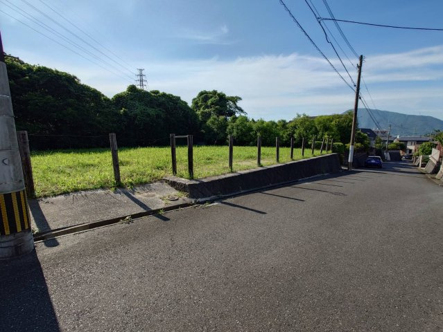 小倉南区西貫１丁目　更地の前面道路含む現地写真|撮影日令和８年６月12日・【北九州市小倉南区土地】
前面道路は使いやすい幅員約6ｍ♪