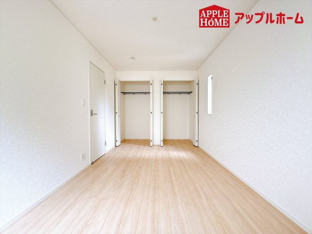 [新築住宅] 鴻巣市筑波 第5 Ⅱ期 全3棟の洋室|収納たっぷりな居室スペース！子供部屋としての活用ももちろんOK♪沢山増えるお洋服や学校のお荷物もたっぷり収納にお任せ！