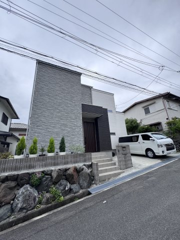 茨木市西安威1丁目の外観|道路幅員：北側約5ｍ
