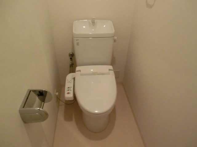 クロスレジデンス東十条のトイレ|温水洗浄便座のトイレです☆