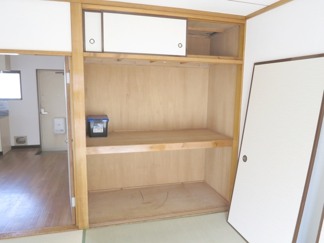 ハイム高城の内装|天袋付きの収納です。