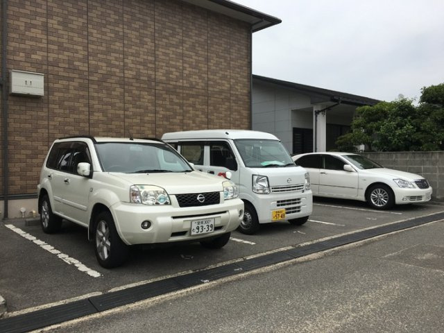 エスポワールあかさきの駐車場