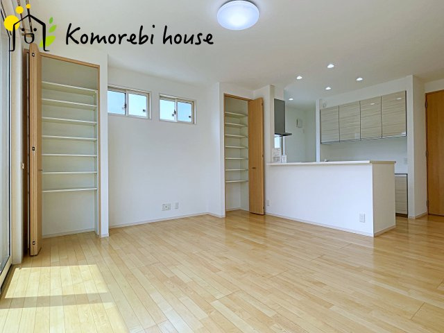 鴻巣市神明2丁目　中古戸建の居間・リビング|26.6.19　撮影済み