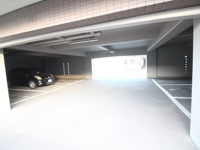 ファーストの駐車場