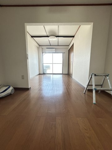 国香マンションの居間・リビング