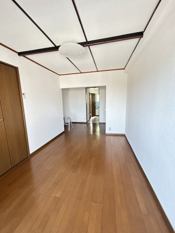 国香マンションの寝室