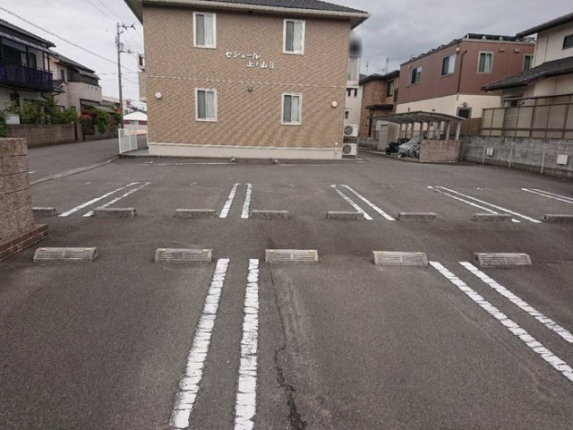 セジュール上ノ山Ⅱの駐車場