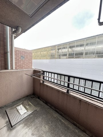 西灘駅前ハイツのバルコニー