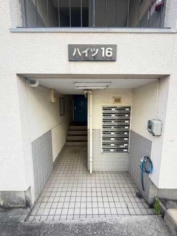 ハイツ16のエントランス