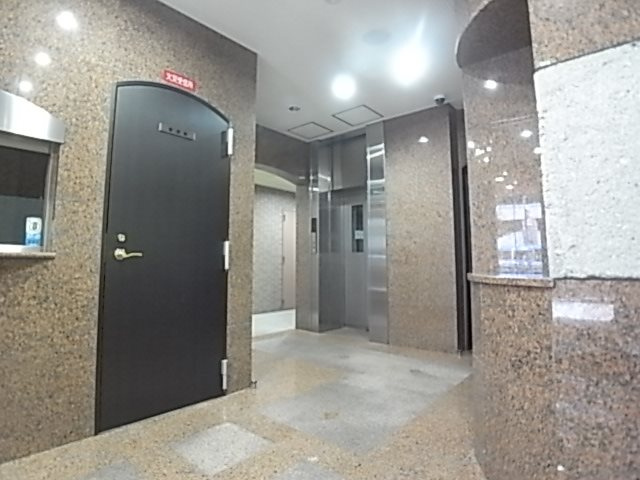 S-FORT神戸三宮北のロビー
