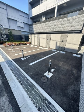 S-RESIDENCE難波西alterの駐車場