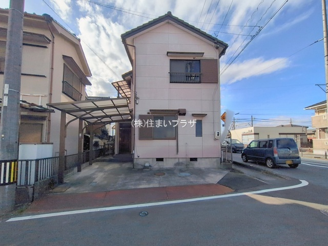 仲介手数料半額）岩倉市石仏町石川の中古住宅の前面道路含む現地写真