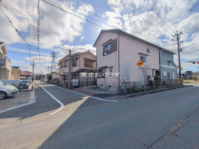 仲介手数料半額）岩倉市石仏町石川の中古住宅の前面道路含む現地写真