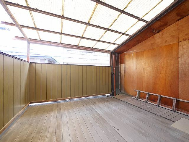 あやめ池南６丁目店舗のバルコニー
