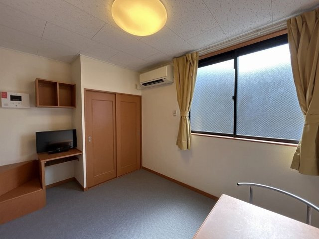 レオパレスパステロの居間・リビング