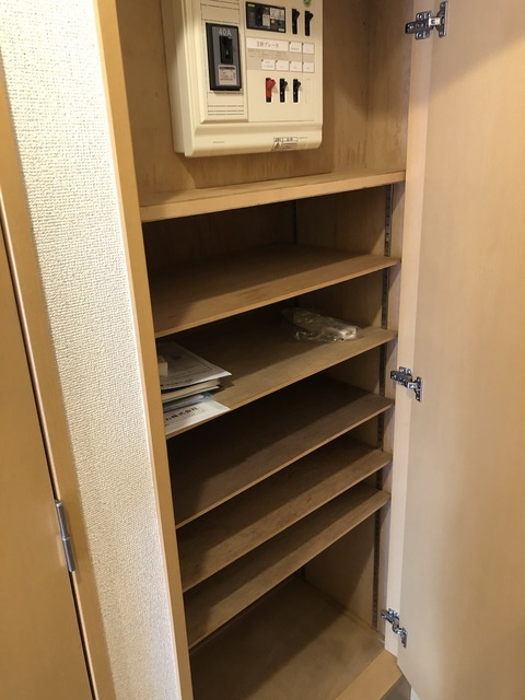 スカイコート神田須田町の玄関|明るい玄関です