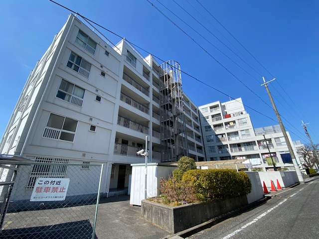 泉ヶ丘コーポラスＢ棟の外観