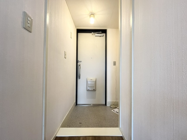 泉ヶ丘コーポラスＢ棟の玄関