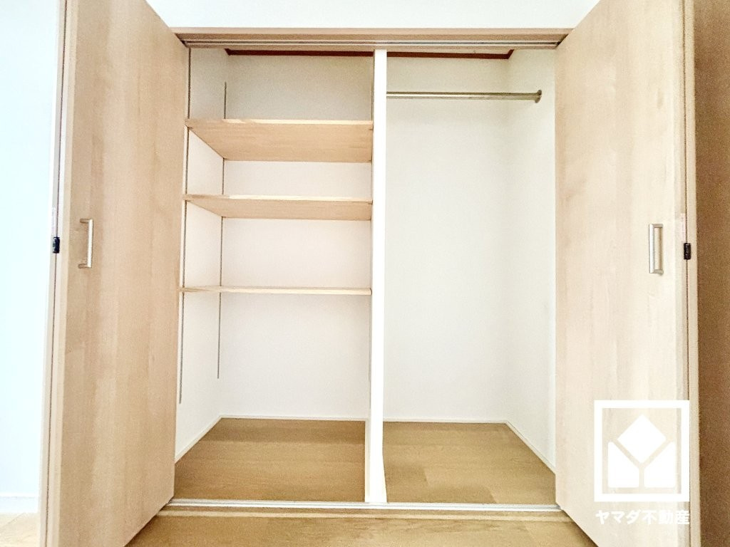 プチ武庫之荘パート3の収納|新たに家具を買わなくても良いので、ハンガーパイプ付きの収納は嬉しいですね。