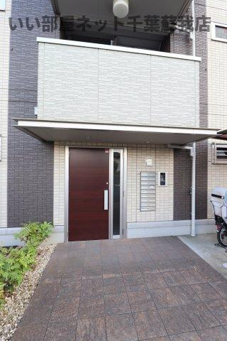 La CreceE棟のエントランス|安心のオートロック付き！