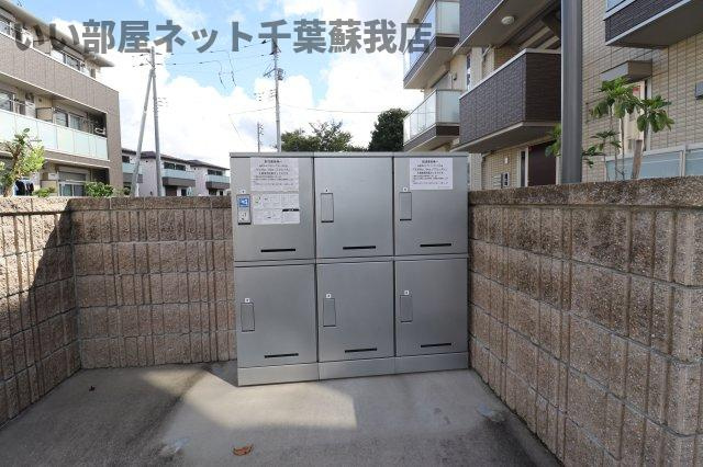 La CreceE棟のロビー|宅配ボックスがあると、自分の時間を有効活用できますね！