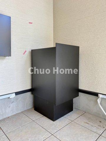 江戸川区東小岩5丁目新築分譲住宅の設備|留守中に便利な宅配ボックス完備