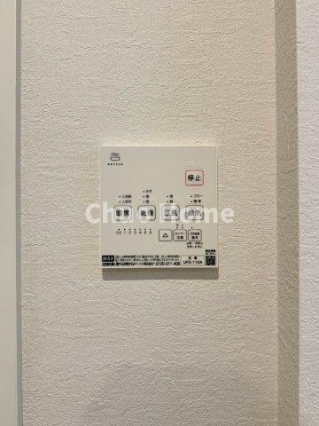 江戸川区東小岩5丁目新築分譲住宅の冷暖房・空調設備|【浴室乾燥機】暖房・冷風・換気・乾燥が可能です。毎日を快適に過ごせるうれしい機能が揃っています。雨の日の洗濯物も安心です。