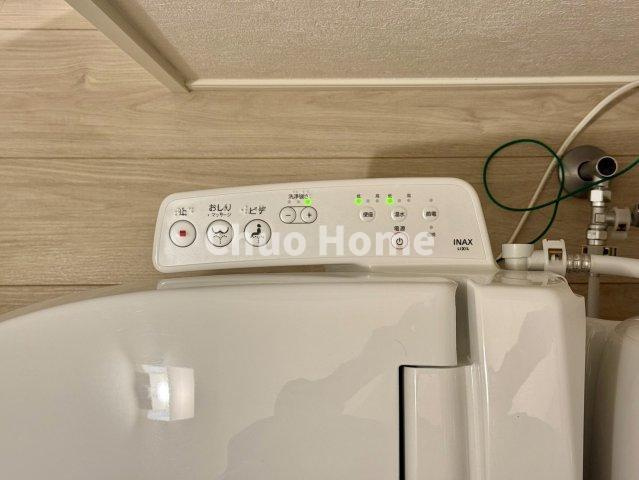 江戸川区東小岩5丁目新築分譲住宅のトイレ|【ウォシュレット】清潔に使いたいお手洗いには最適な設備です。もちろんウォームレットも標準装備です。