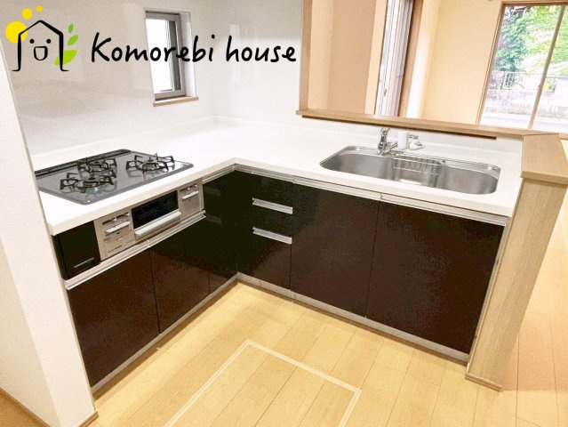 さいたま市西区指扇　中古戸建のキッチン|キッチンでお料理をお楽しみください