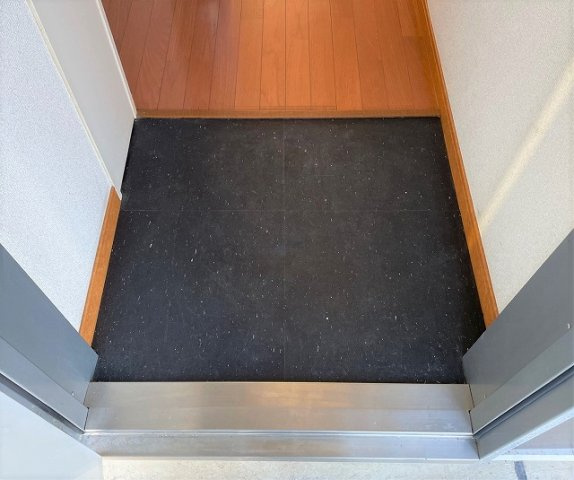 レオパレスホープの玄関
