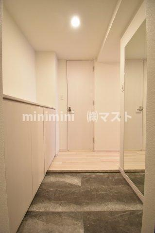RISING Maison 本町橋の玄関