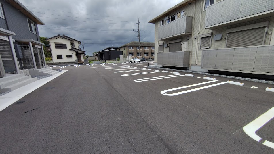 Spinel(スピネル)　B棟の駐車場