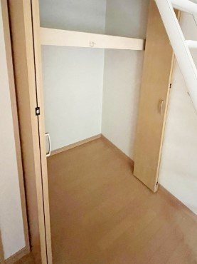 横須賀市船越町２丁目のアパートの収納