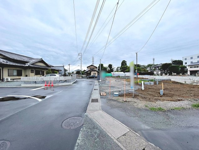 新築戸建・新築建売　伊勢崎市曲沢町　赤堀東小学校・赤堀中学校の前面道路含む現地写真