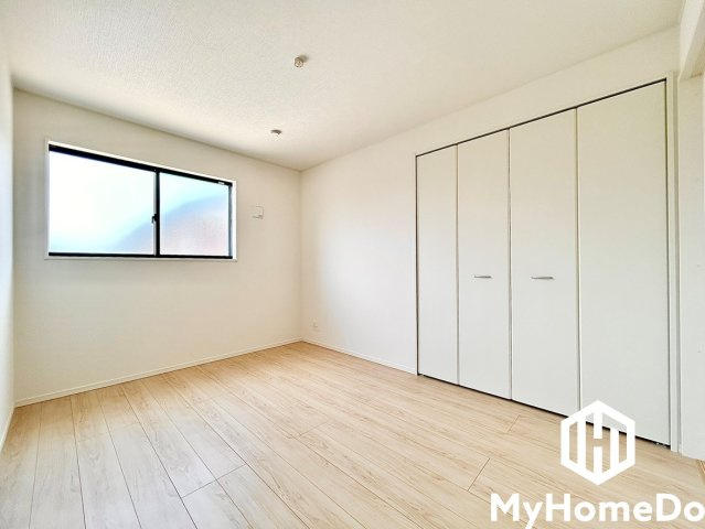 守山区中志段味　第3の洋室|北向きの洋室、実は1日中優しい光で未来を育てる『集中ルーム』。収納充実で散らからない部屋に。