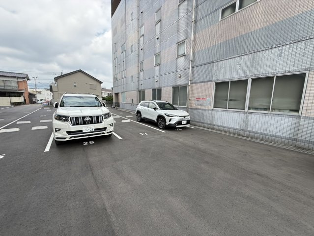 アメイズ飯塚駅前プレミアムの駐車場