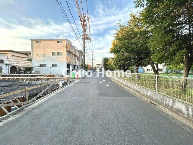 足立区神明南1丁目新築分譲住宅の前面道路含む現地写真|前面道路