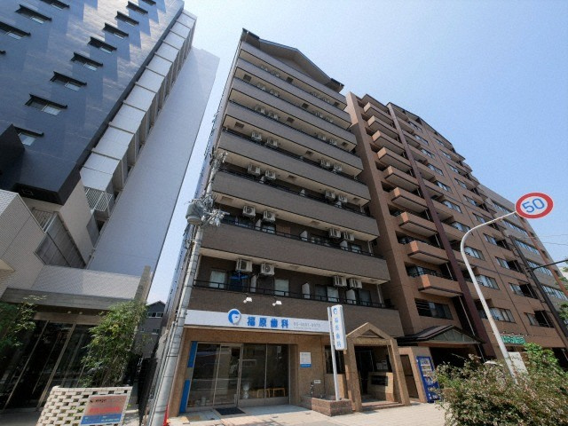 ロイヤルクイーンズパークの外観