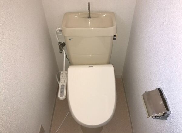 鳥羽見２丁目貸家のトイレ