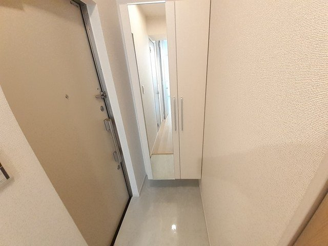 ヴェルメゾン　旭町の玄関|収納もある玄関です