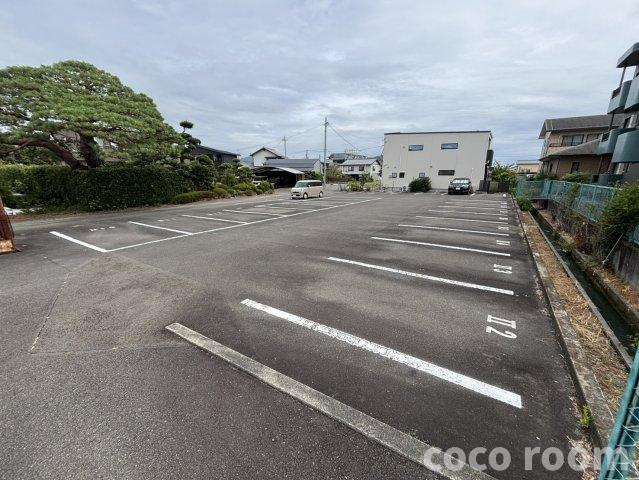 聖マンションⅡの駐車場