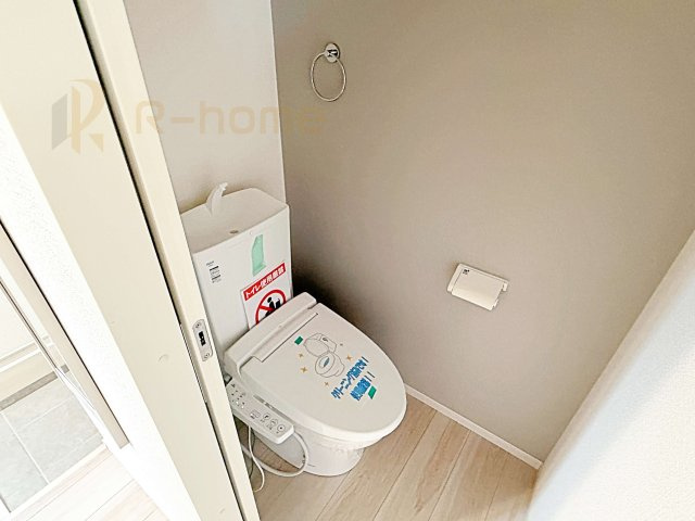 つくばみらい市西ノ台2期　新築戸建て　1号棟のトイレ|温水洗浄便座付きのトイレ。
トイレが２ヵ所設置で朝の忙しい時間でも安心です。