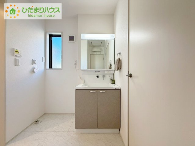 いわき市泉もえぎ台3期　新築戸建　1号棟の独立洗面台|朝シャンや日々のお手入れにも便利なシャワー付き洗面化粧台♪