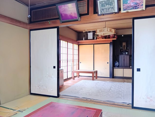 売中古戸建　静岡市清水区梅ケ谷の和室|やわらかな光が差し込む落ち着いた和室。和室を繋げれば、来客時や家族団らんの場としても活躍します。