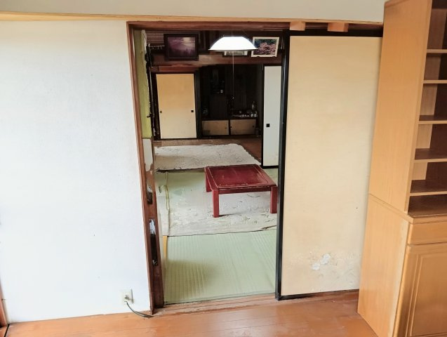 売中古戸建　静岡市清水区梅ケ谷の洋室|キッチンから8畳の和室2部屋がつながります。