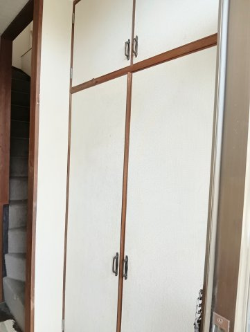 売中古戸建　静岡市清水区梅ケ谷の玄関|玄関にも収納スペース。