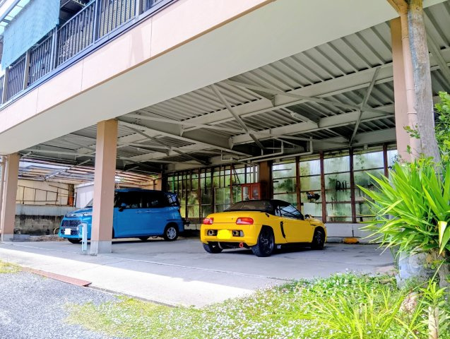 売中古戸建　静岡市清水区梅ケ谷の駐車場|1階は広々としたビルトインガレージ。複数台駐車可能。