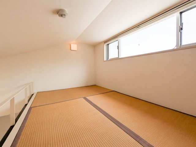 パレ武庫之荘本町のその他|ロフト　現況は置き畳敷仕様　